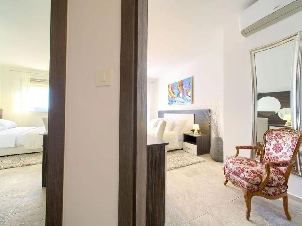 Miracle 1 Comfortable Holiday Residence Krk Town