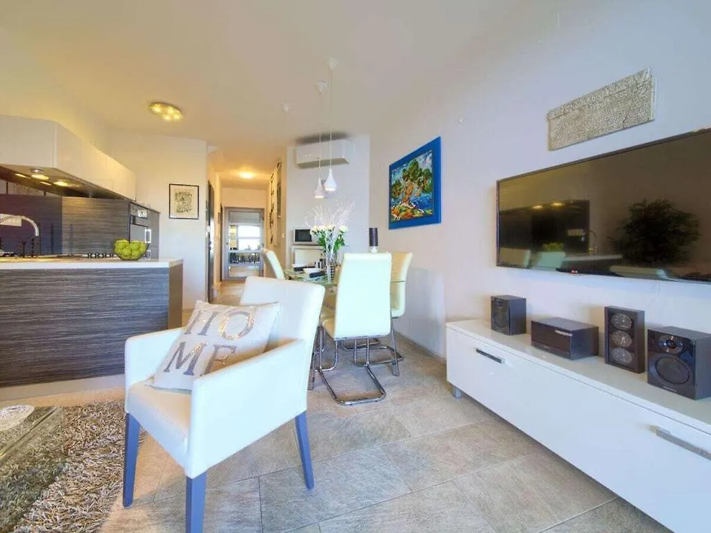 Miracle 1 Comfortable Holiday Residence Krk Town