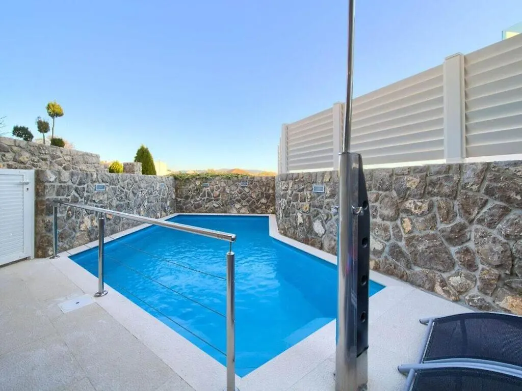 Miracle 1 Comfortable Holiday Residence Krk Town Vila